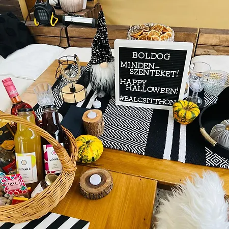 アパート Balcsitthon